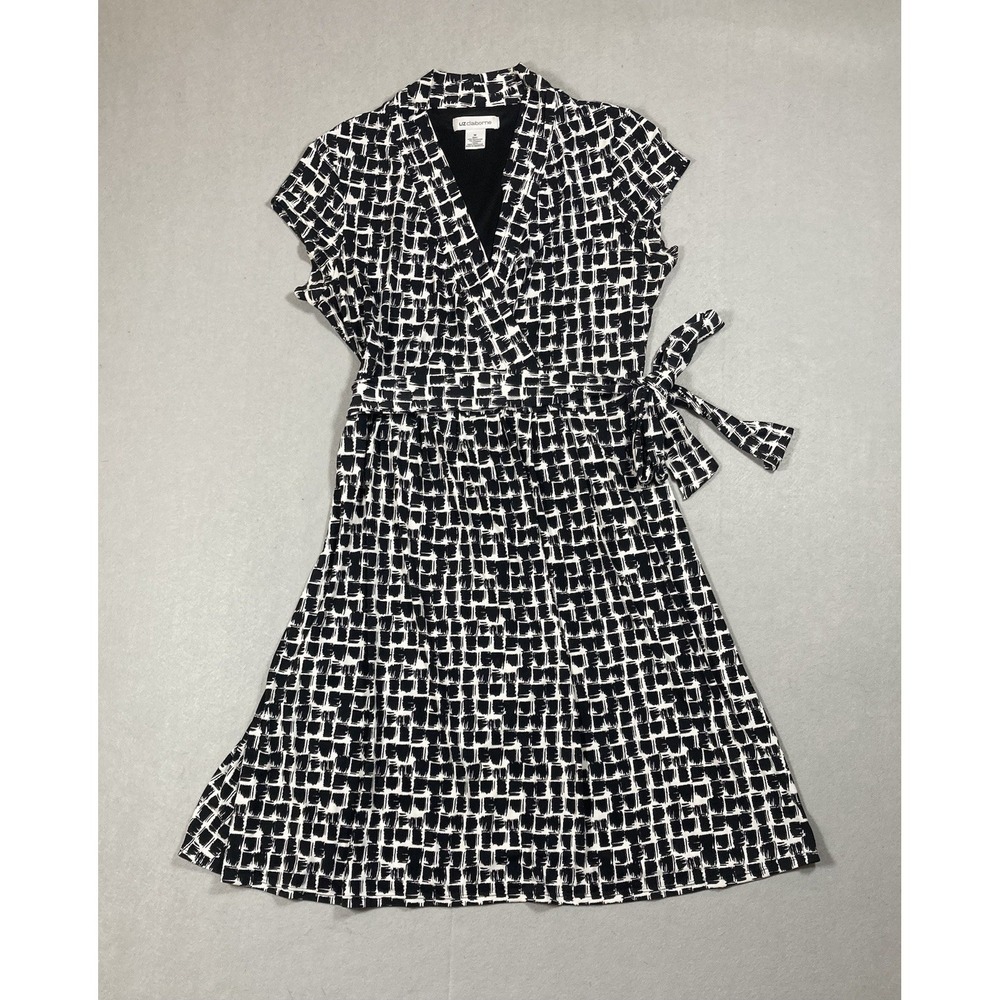 Liz Claiborne Faux Wrap Dress Sz M Geometric Black White Belted Stretchy